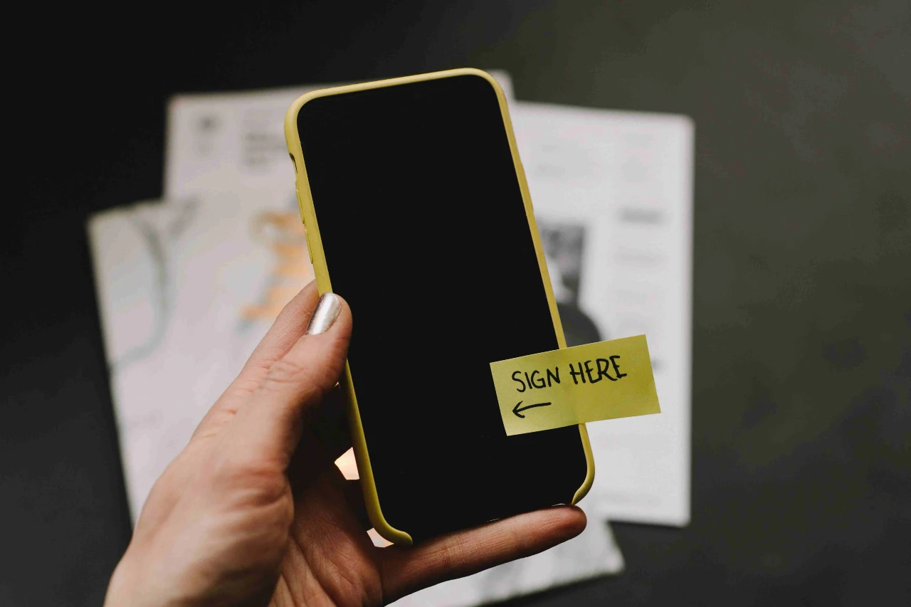 5 Reasons to Adopt Electronic Signature Into Your Contract Management